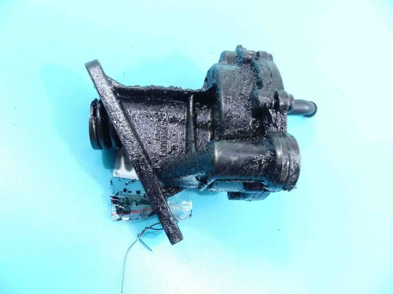 Вакуумний насос Volkswagen Transporter T4 074145100A — фото деталі 2