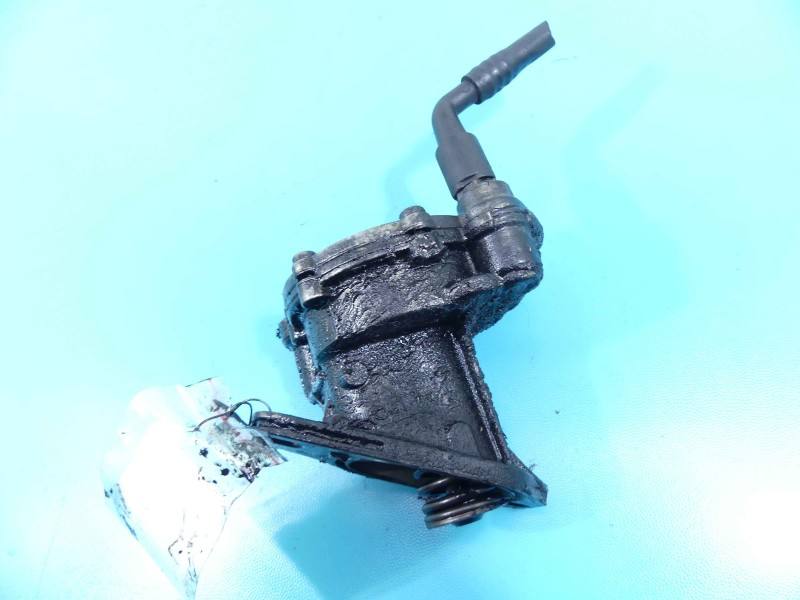 Вакуумний насос Volkswagen Transporter T4 074145100A — фото деталі 4
