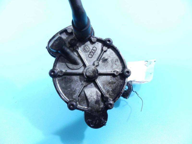 Вакуумний насос Volkswagen Transporter T4 074145100A — фото деталі 5