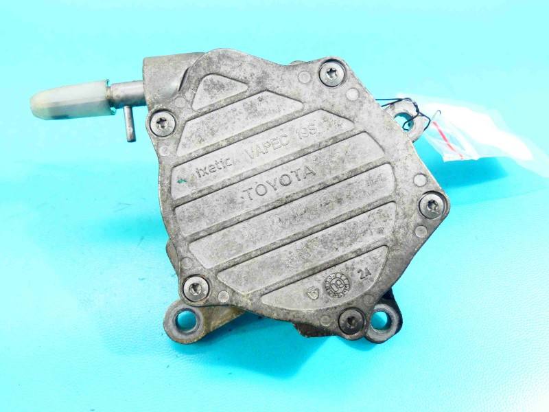 Вакуумный насос Toyota Avensis T27 06100945