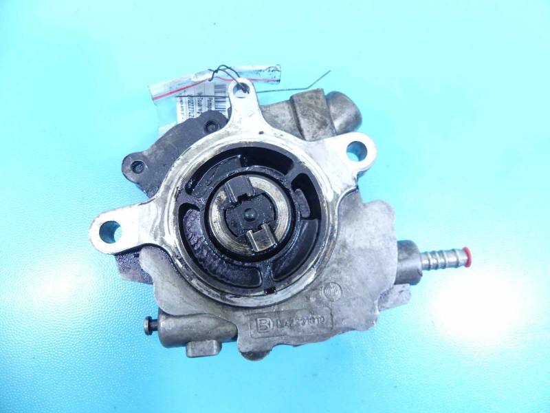Вакуумный насос Volkswagen Touareg 07Z127025F — фото детали 2