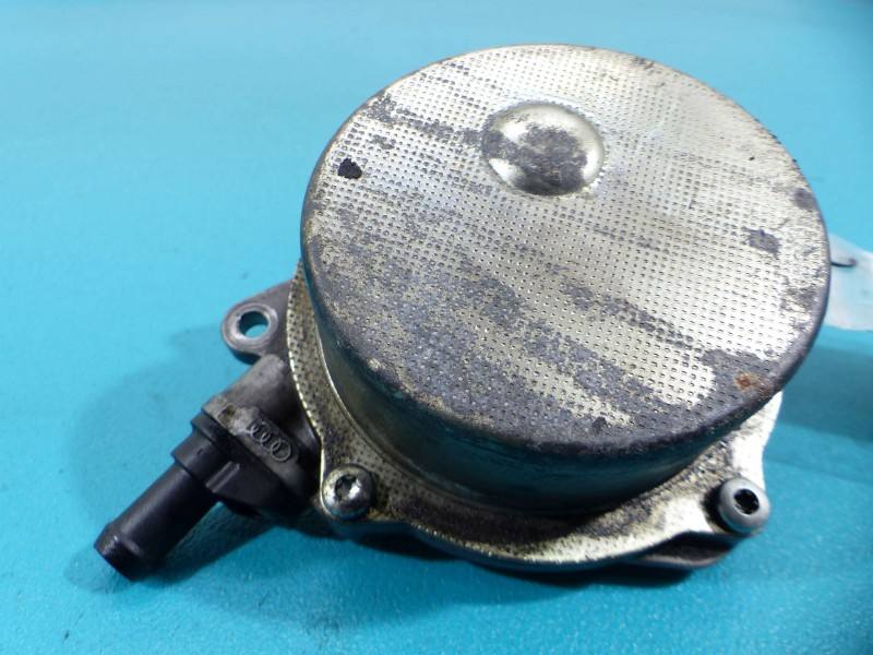 Вакуумный насос Audi A8 D3 057145100L