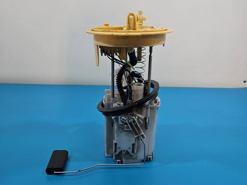 Топливный насос Volkswagen Passat B6 — фото детали 4