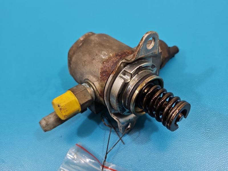 Топливный насос Volkswagen Jetta 03C127026C