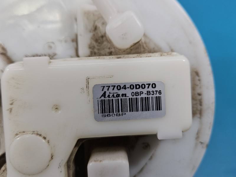 Топливный насос Toyota Yaris 3 77704-0D070 — фото детали 6