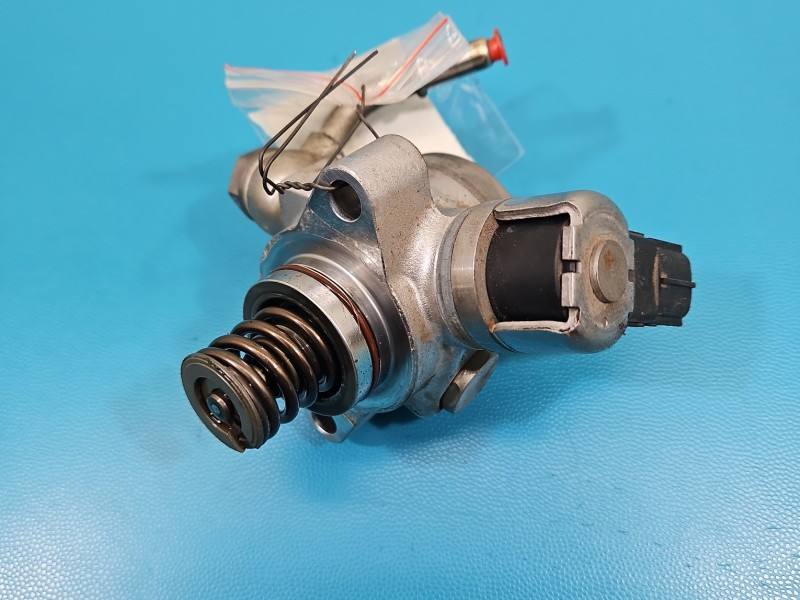 Топливный насос Mazda 6 296100-0581