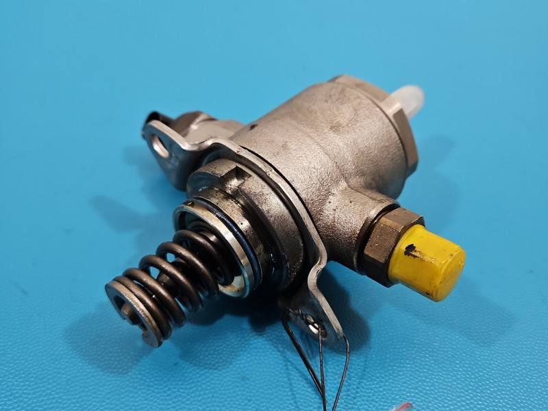 Паливний насос Volkswagen Passat B7 HFS034-135A