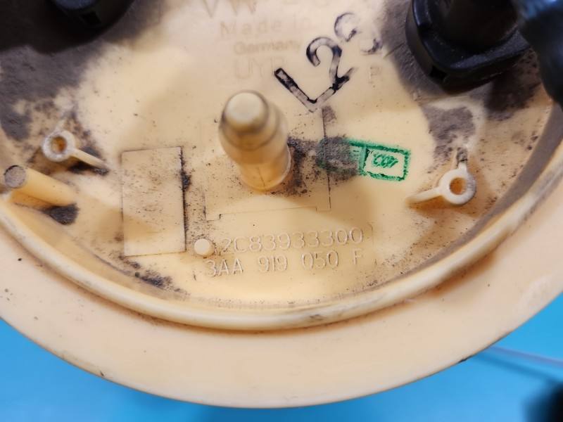 Паливний насос Volkswagen Passat B7 3AA919050B — фото деталі 5