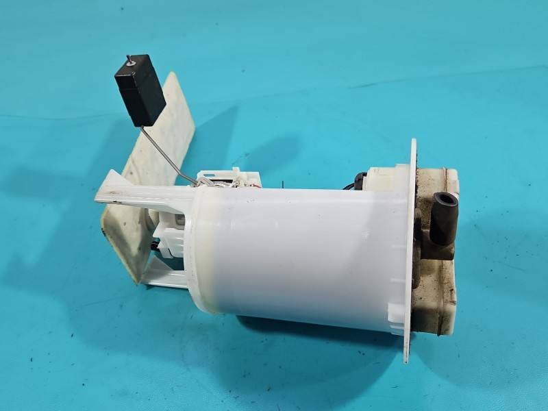 Топливный насос Toyota Yaris 3 77704-0D070 — фото детали 3