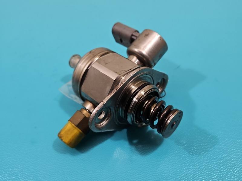 Паливний насос Audi A4 B8 0261520056