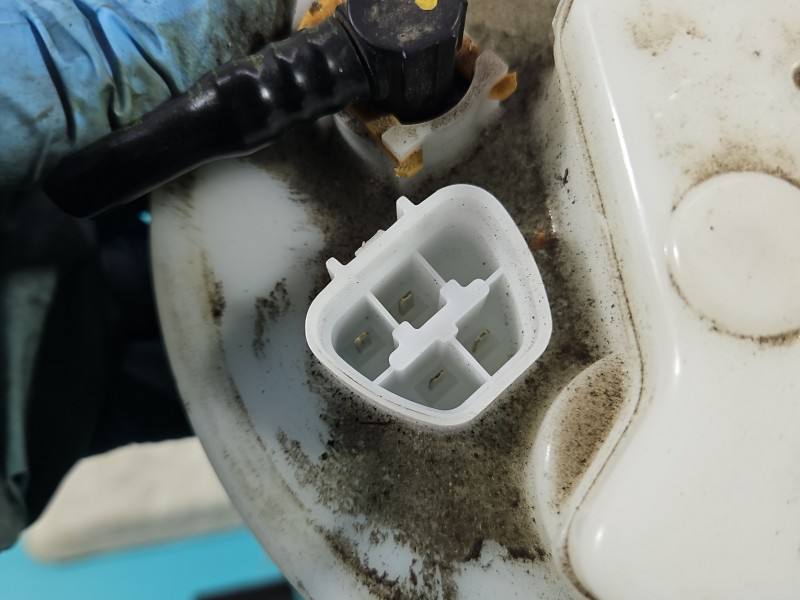 Топливный насос Toyota Yaris 3 — фото детали 6