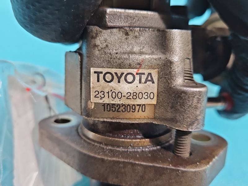 Паливний насос Toyota Avensis T22 23100-28030 — фото деталі 6