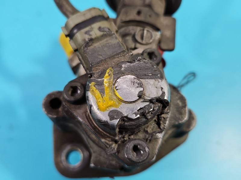 Паливний насос Toyota Avensis T22 23100-28030 — фото деталі 4