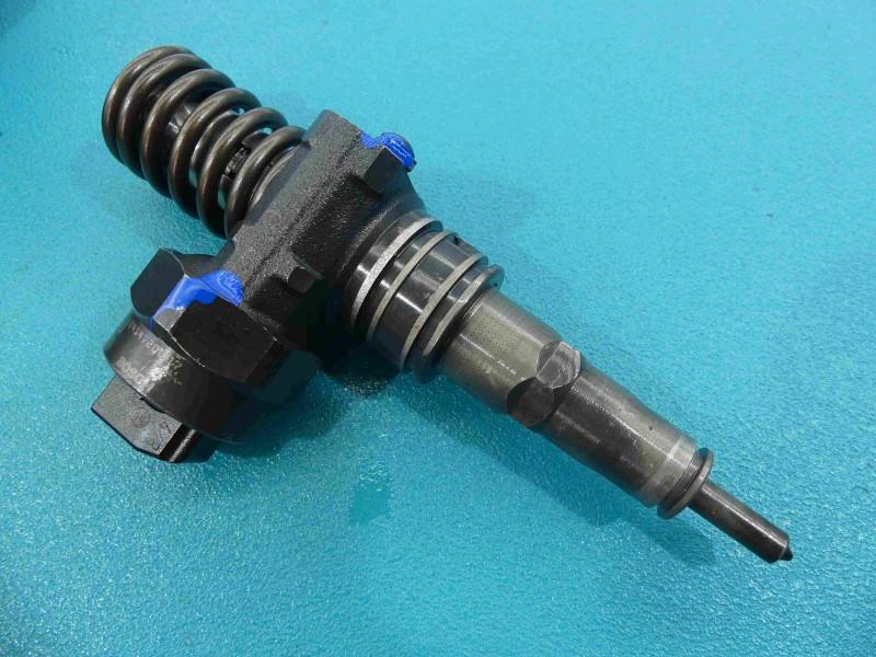 Форсунка Audi A4 B5 038130073F
