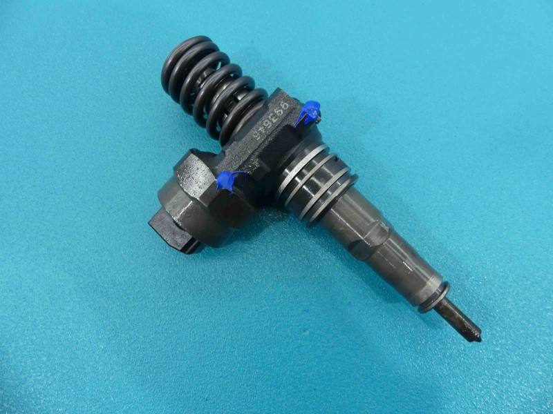 Форсунка Volkswagen Passat B5 038130073F