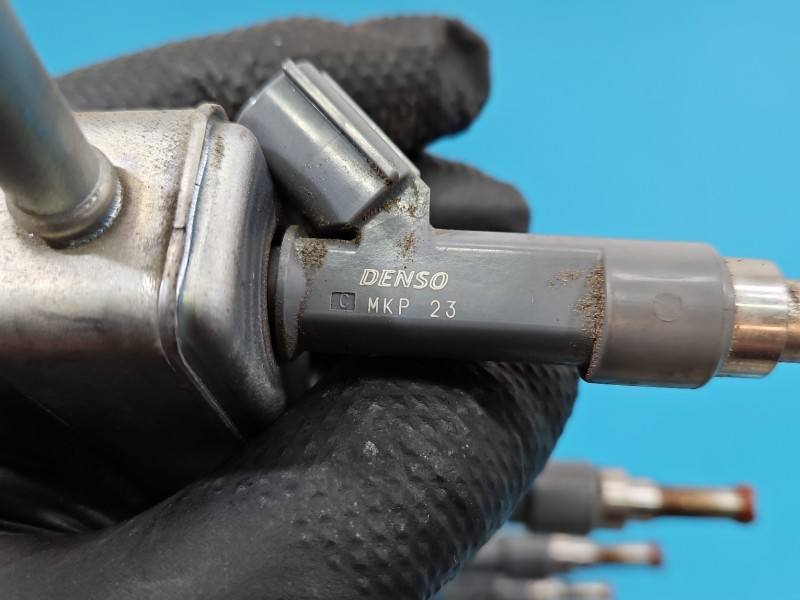 Форсунка Toyota Corolla E21 23250-0T110 — фото деталі 7