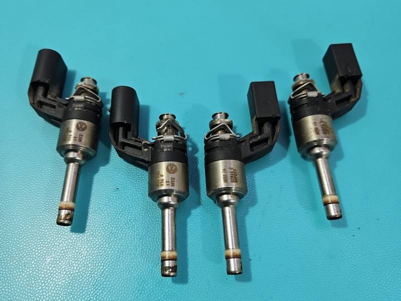 Форсунка Volkswagen Golf plus 03C906036F
