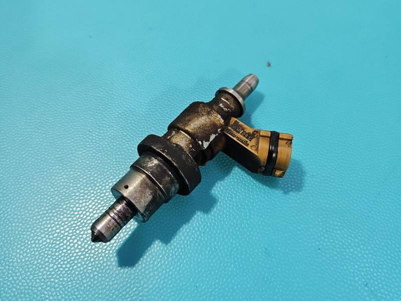 Форсунка Toyota Avensis T25 23710-26010