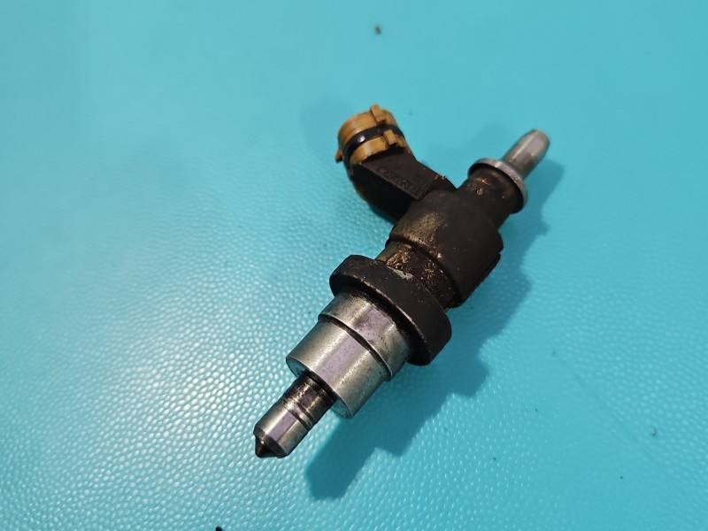 Форсунка Toyota Avensis T25 23710-26010 — фото деталі 3