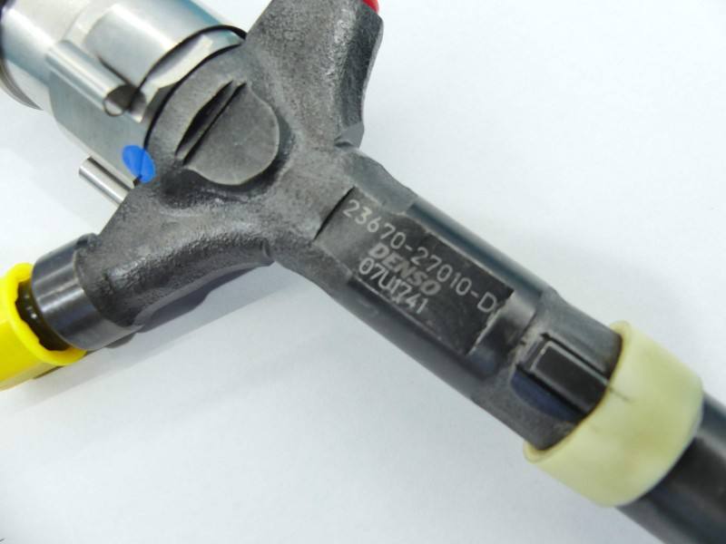 Форсунка Toyota Avensis T22 23670-27010-D — фото деталі 2