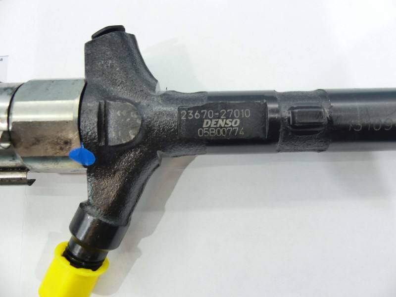 Форсунка Toyota Avensis T22 23670-27010 — фото деталі 2