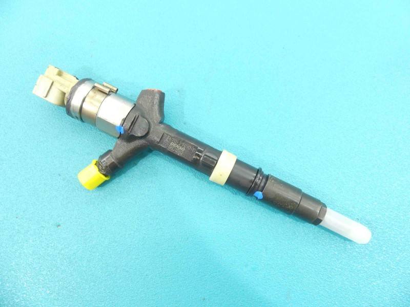 Форсунка Toyota Avensis T22 23670-27010-D