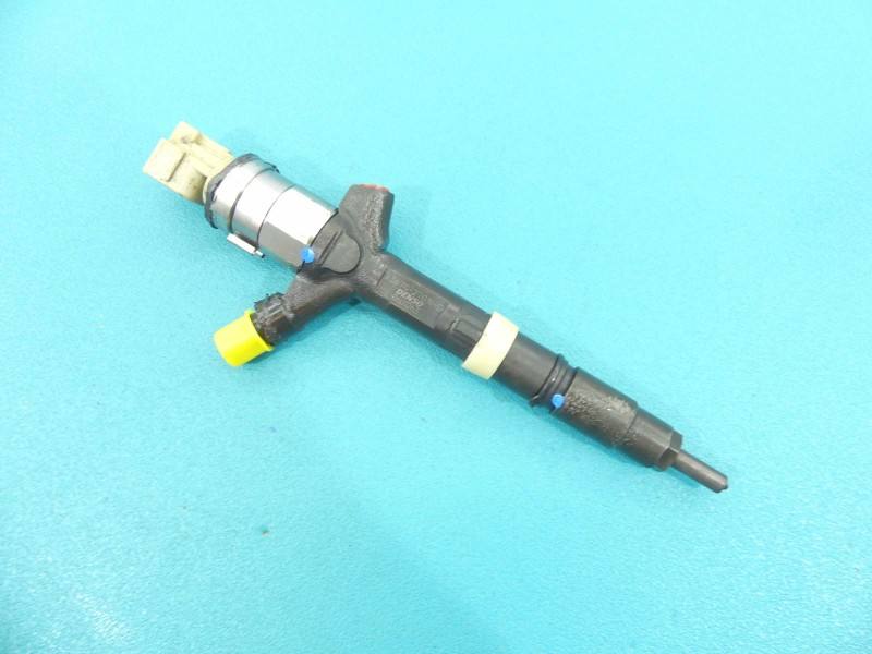 Форсунка Toyota Avensis T22 23670-27010-D