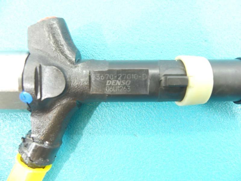 Форсунка Toyota Avensis T22 23670-27010-D — фото деталі 2