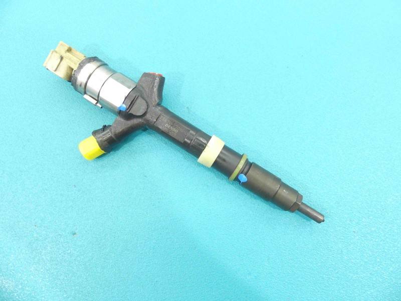Форсунка Toyota Avensis T22 23670-27010-D