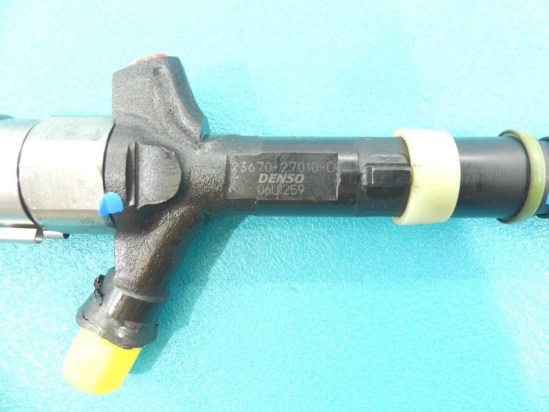 Форсунка Toyota Avensis T22 23670-27010-D — фото деталі 2