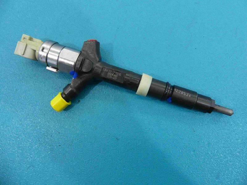 Форсунка Toyota Avensis T22 23670-27010