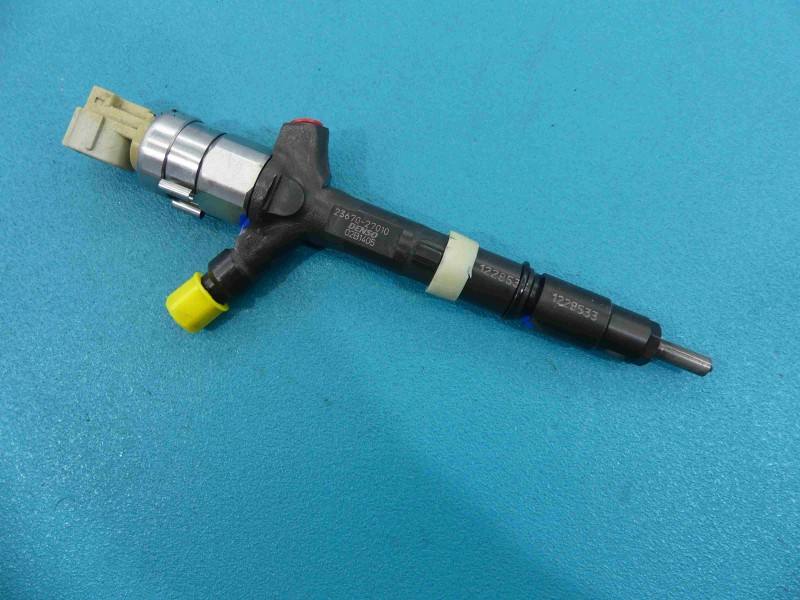 Форсунка Toyota Avensis T22 23670-27010