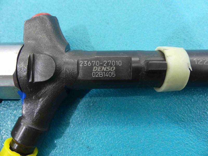 Форсунка Toyota Avensis T22 23670-27010 — фото деталі 2