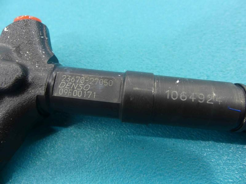 Форсунка Toyota Avensis T25 23670-27050 — фото деталі 2