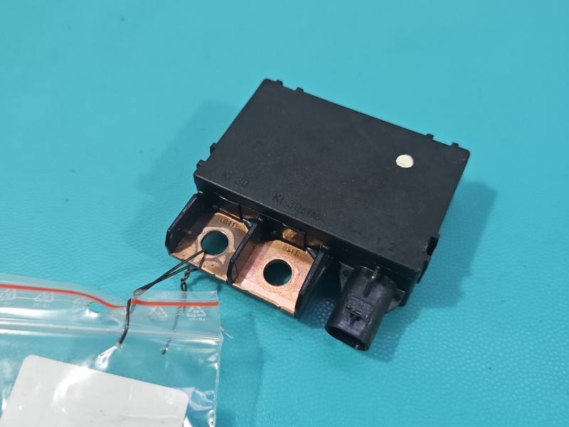 Реле Audi A8 D4 8R0915513C