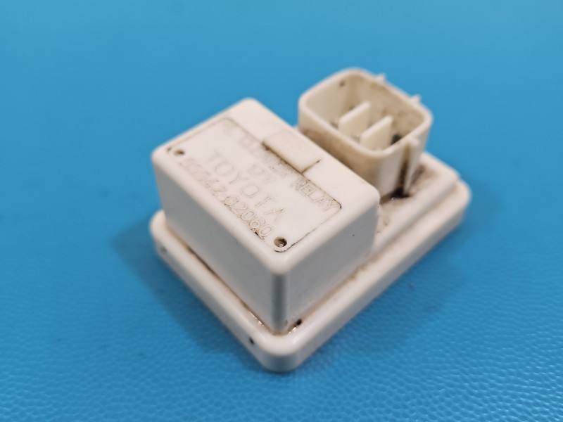 Реле Toyota Rav4 85942-02060