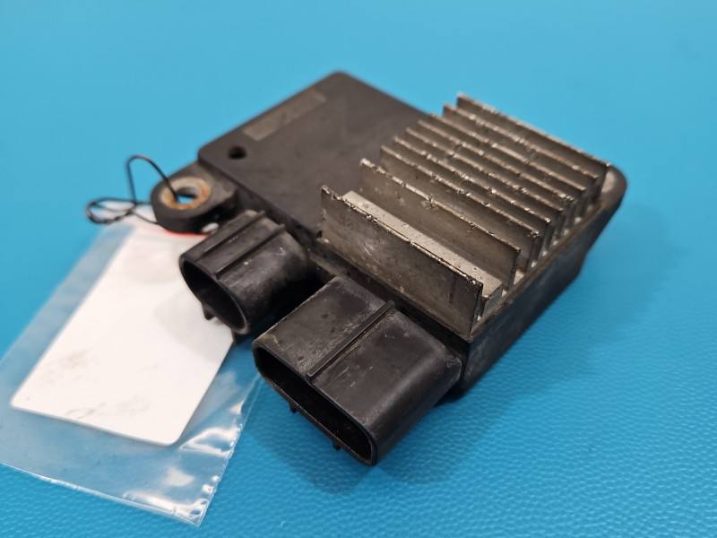 Реле Toyota Auris 89257-12020