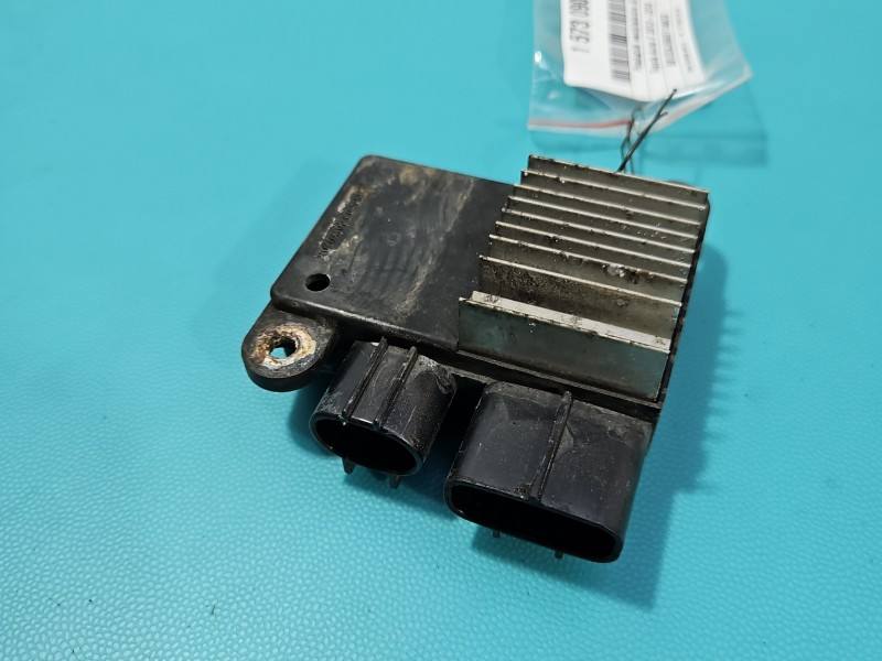 Реле Toyota Auris 89257-12010