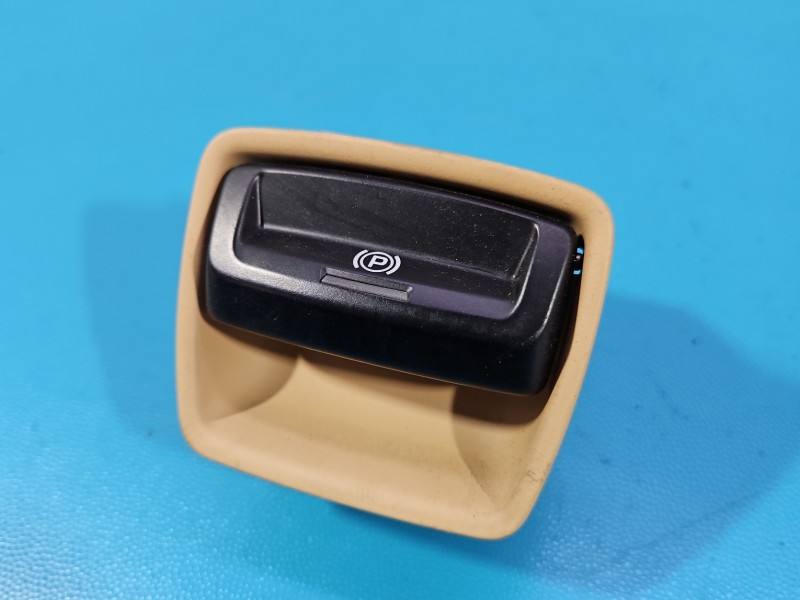 Блок кнопок ручника Porsche Panamera 97061325102