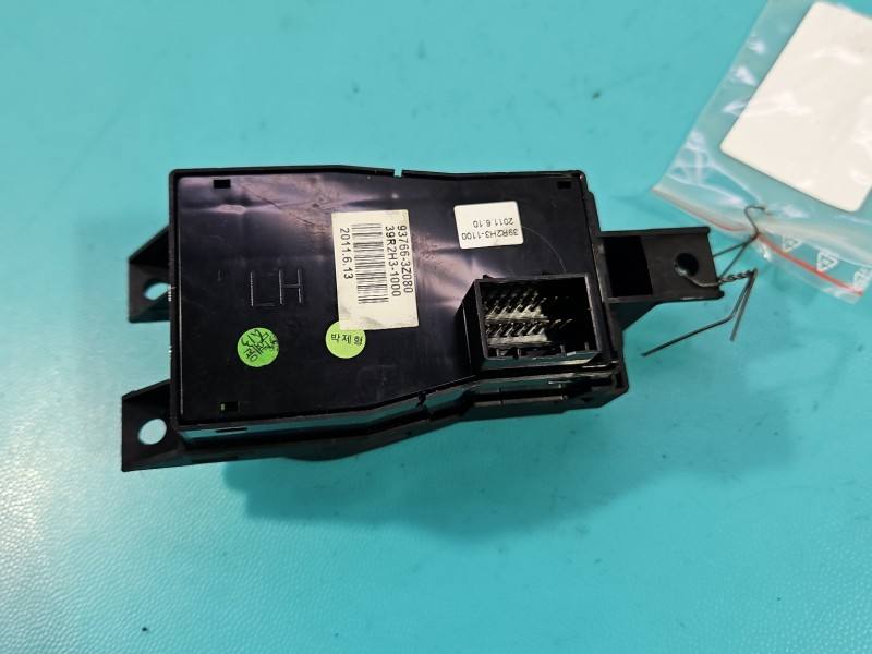 Блок кнопок ручника Hyundai I40 93766-3Z080 — фото деталі 6