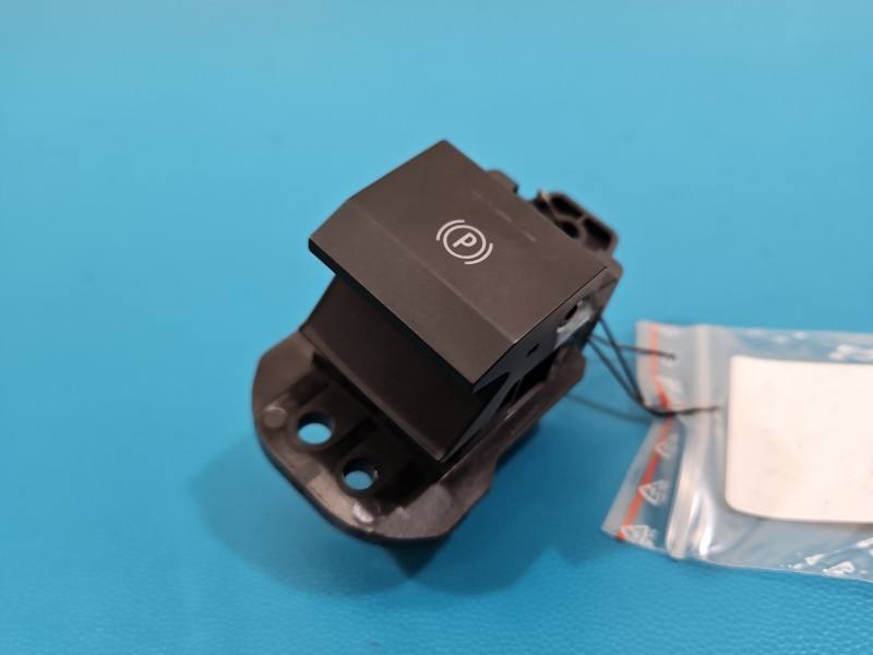 Блок кнопок ручника Dacia Duster 251750042R