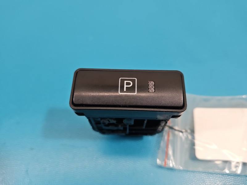 Блок кнопок ручника Toyota Prius 15A685 — фото деталі 2