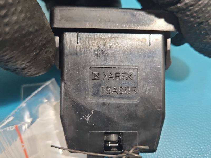 Блок кнопок ручника Toyota Prius 15A685 — фото деталі 6