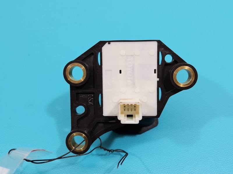 Блок кнопок ручника Toyota Avensis T27 84390-05030 — фото деталі 3