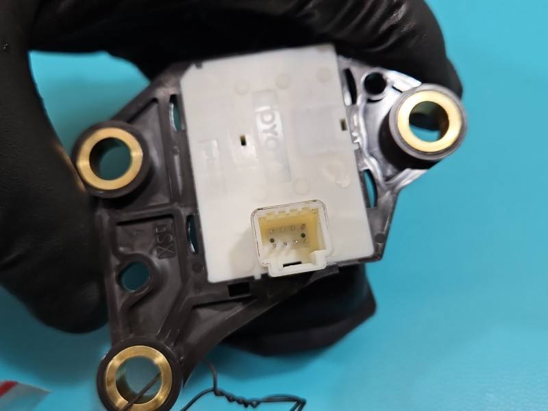 Блок кнопок ручника Toyota Avensis T27 84390-05030 — фото деталі 4
