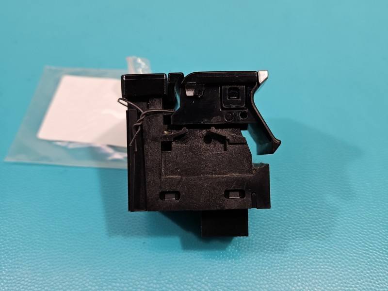 Блок кнопок ручника Volkswagen Caddy 5H0927225U — фото деталі 3