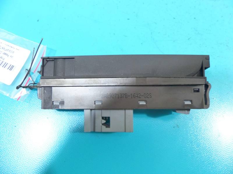 Блок кнопок ручника Volkswagen Passat CC 3AB927137B — фото деталі 5