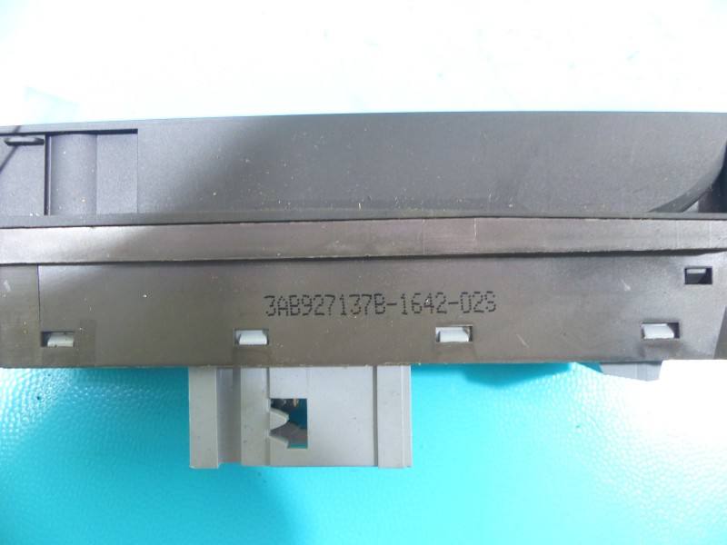 Блок кнопок ручника Volkswagen Passat CC 3AB927137B — фото деталі 6