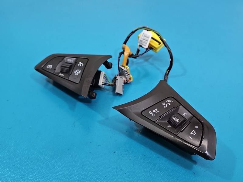 Кнопки керма мультируль Opel Astra K 13470319