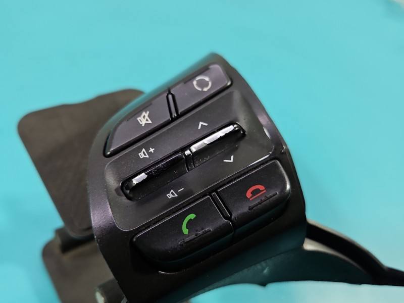 Кнопки керма мультируль Hyundai I30 3C829B-1500 — фото деталі 3